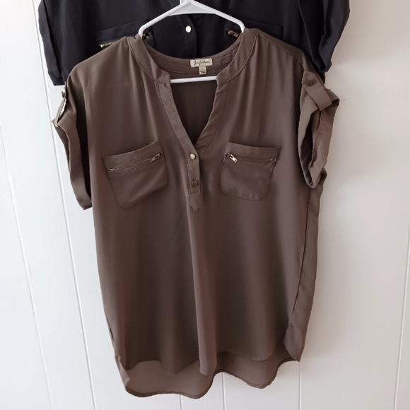 Two Lily White Rayon Sleeveless Blouses - Picture 4 of 4